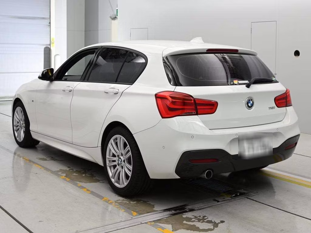 BMW 1-SERIES