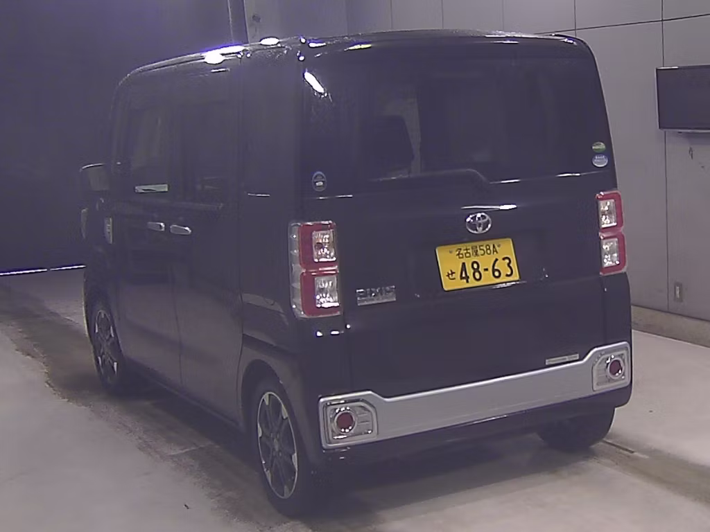 TOYOTA PIXIS MEGA