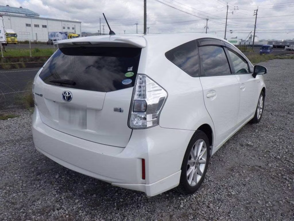 TOYOTA PRIUS ALPHA
