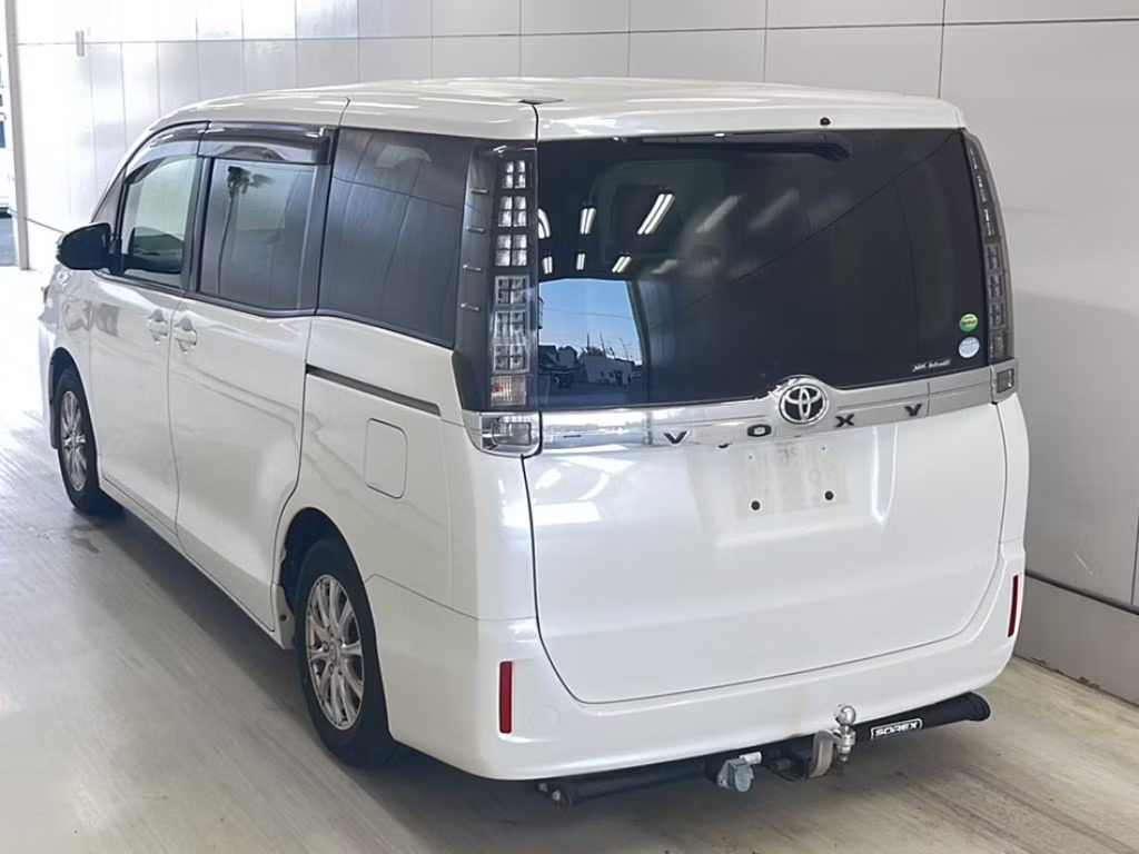 TOYOTA VOXY