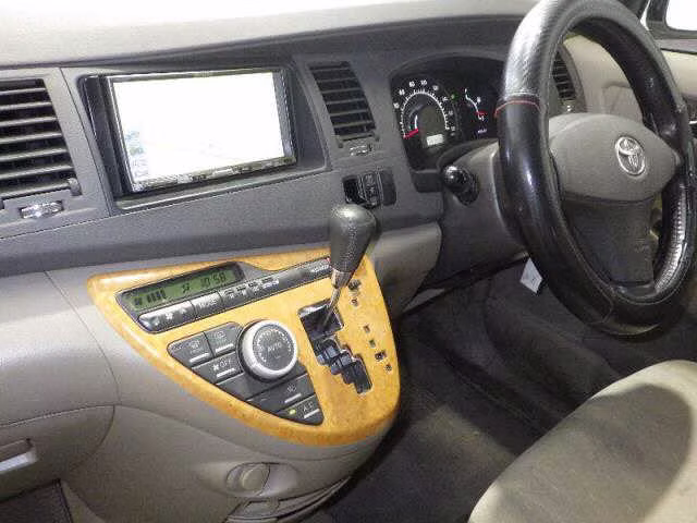 TOYOTA ISIS