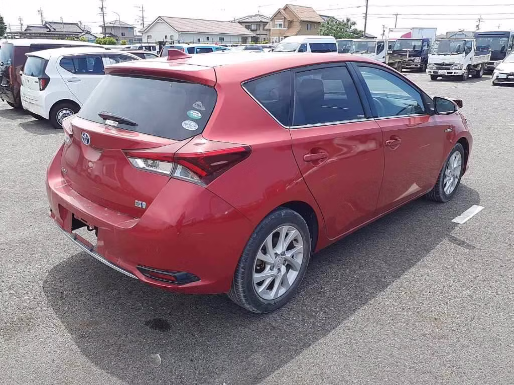 TOYOTA AURIS