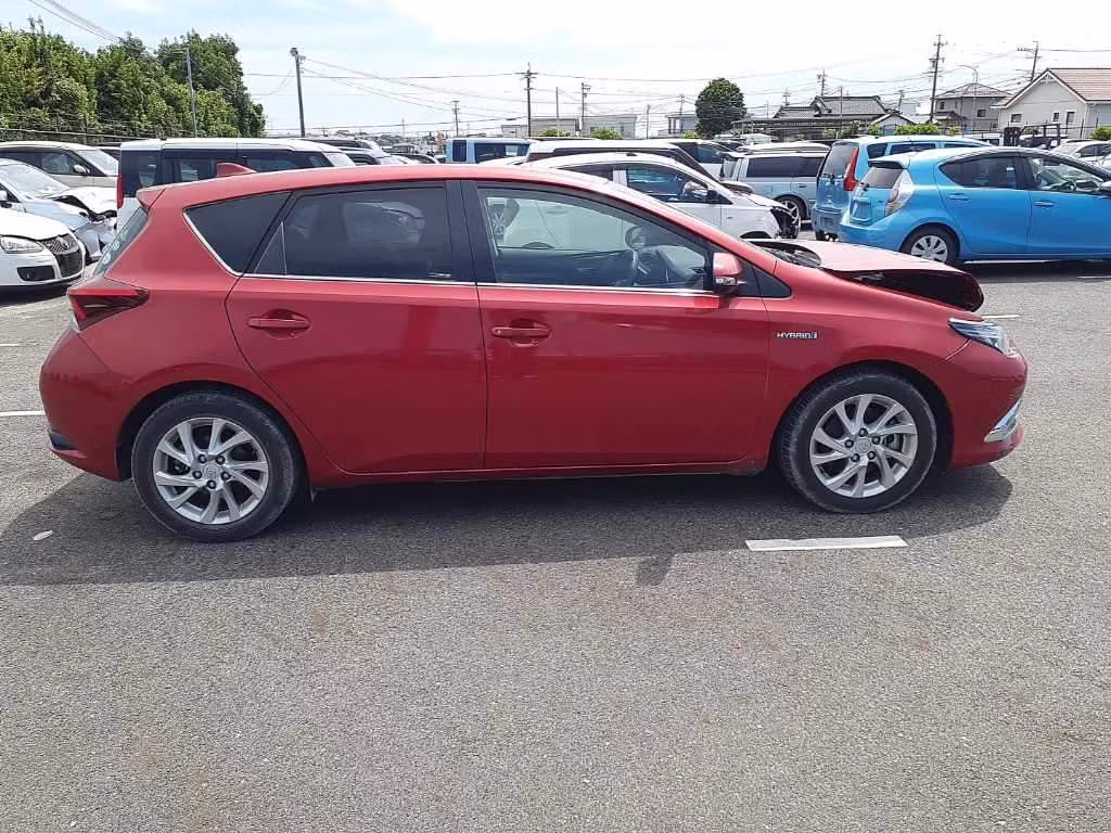 TOYOTA AURIS
