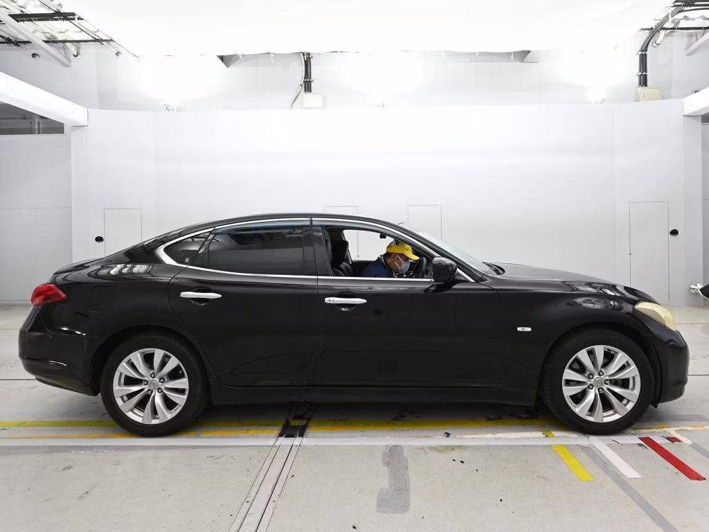 NISSAN FUGA