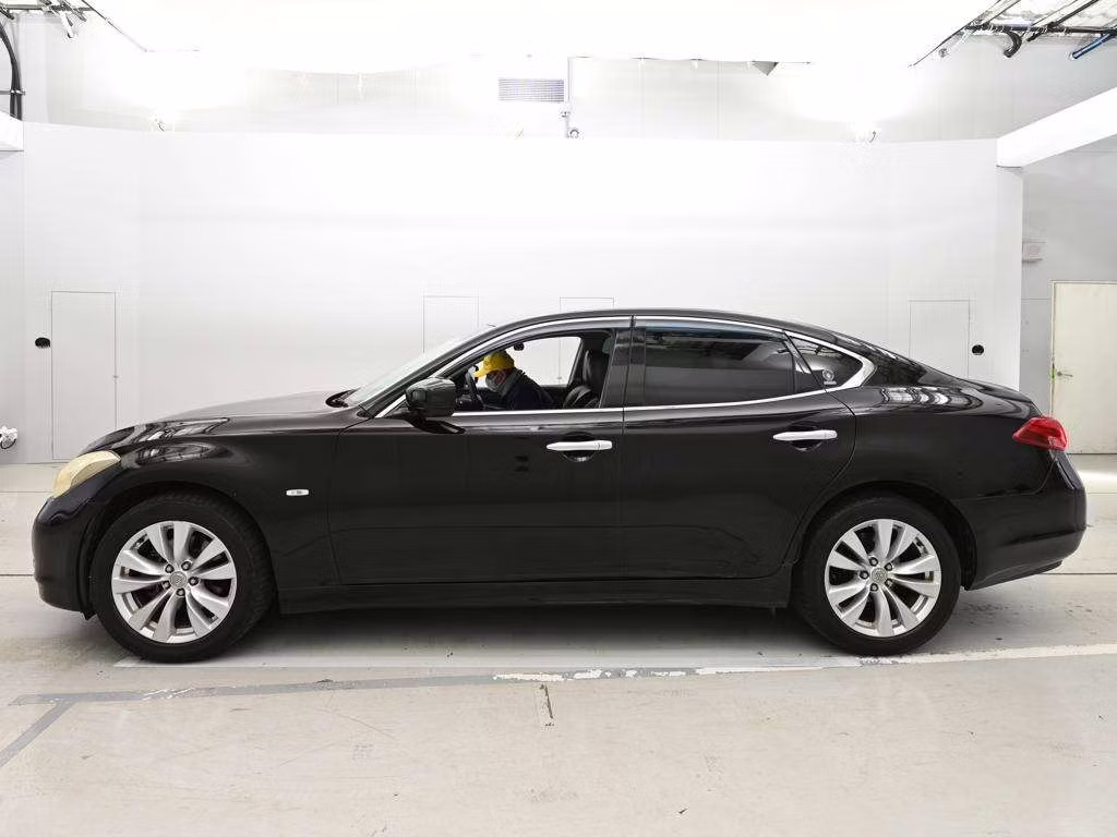 NISSAN FUGA