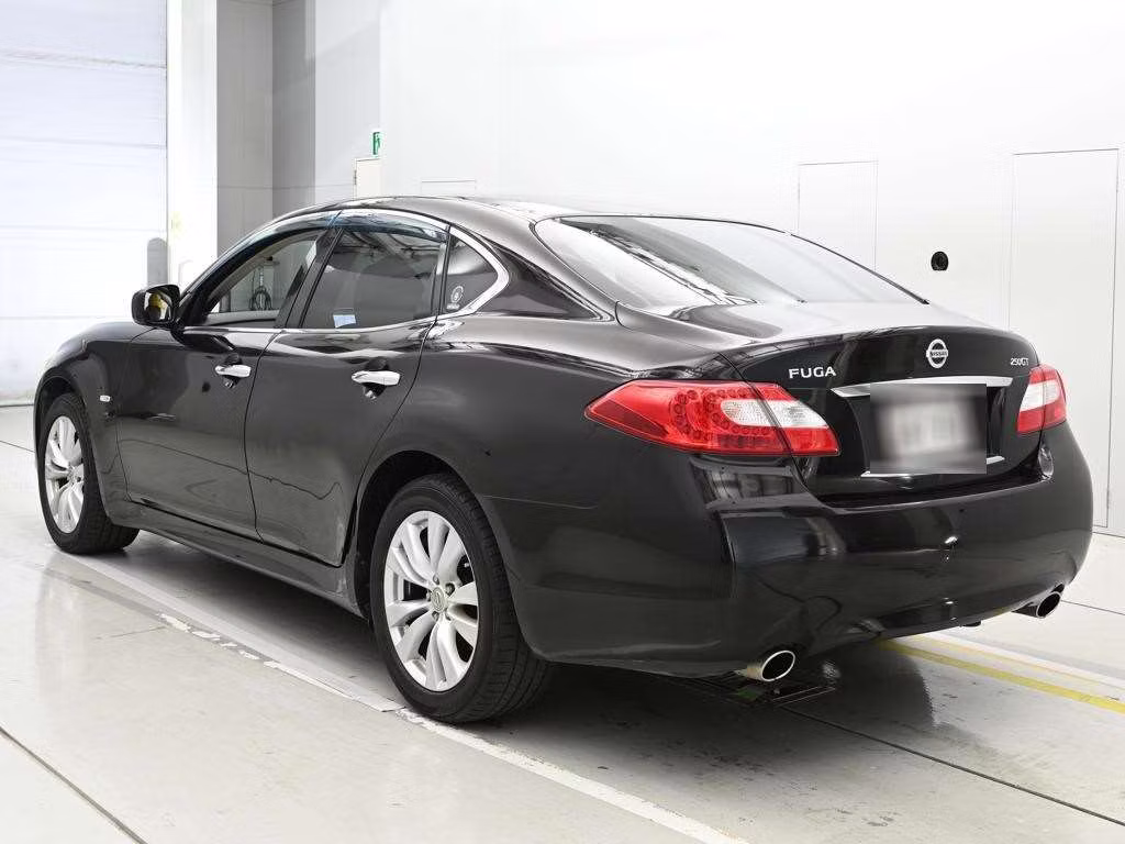 NISSAN FUGA