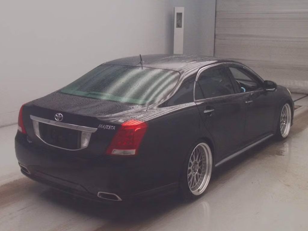 TOYOTA CROWN MAJESTA