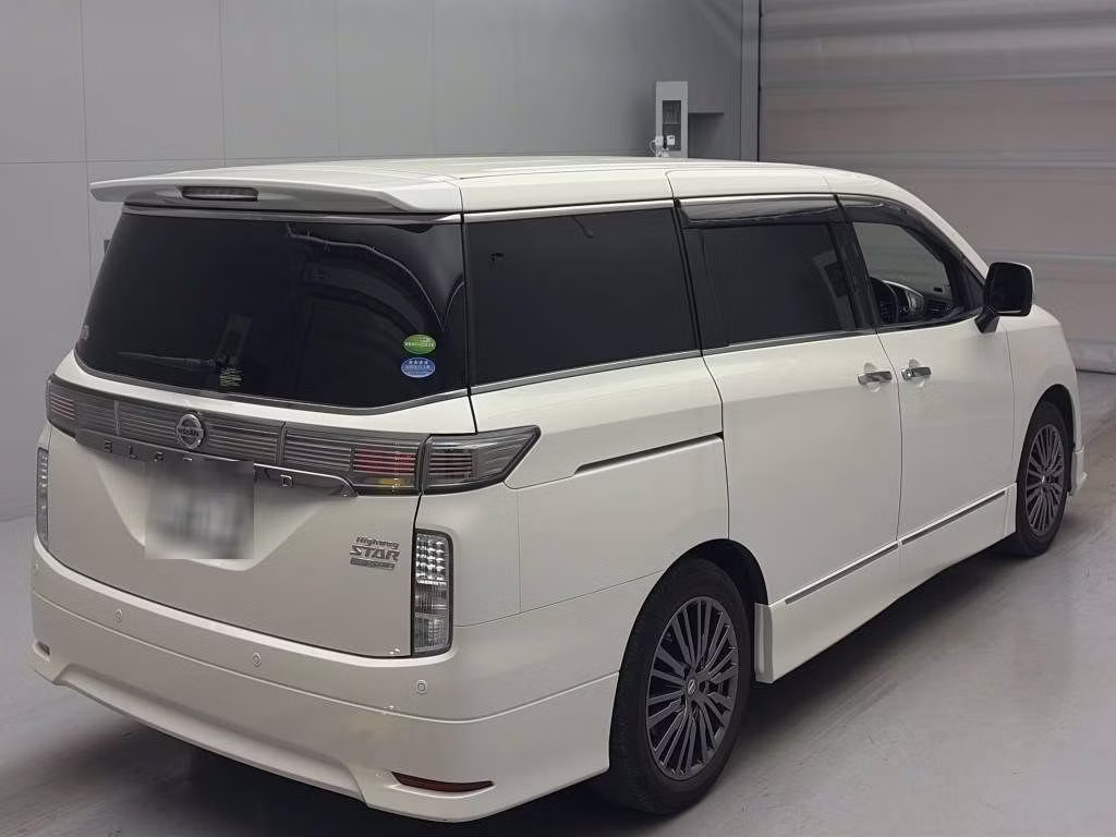 NISSAN ELGRAND