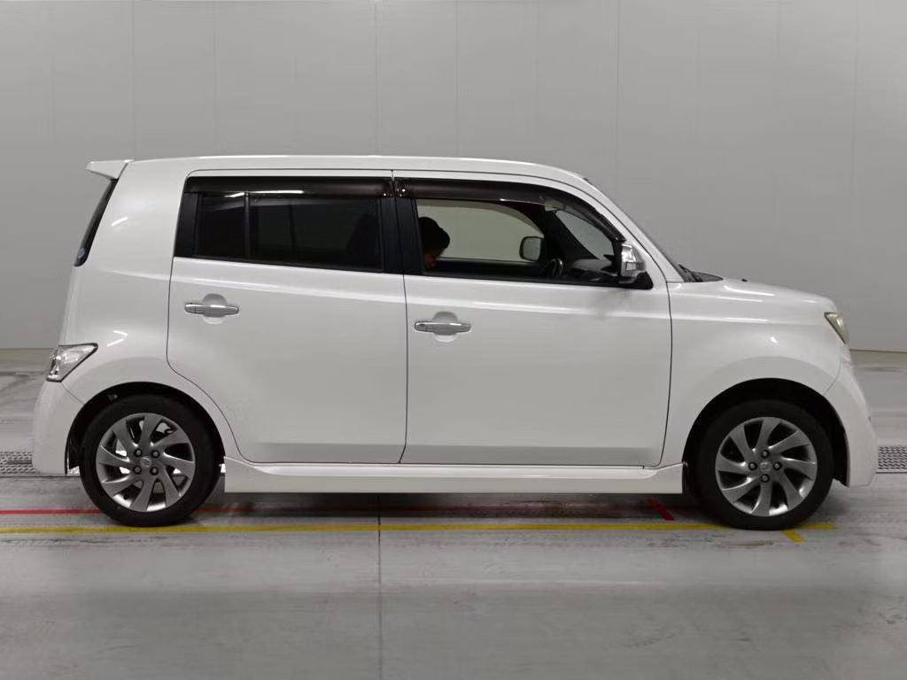 TOYOTA BB