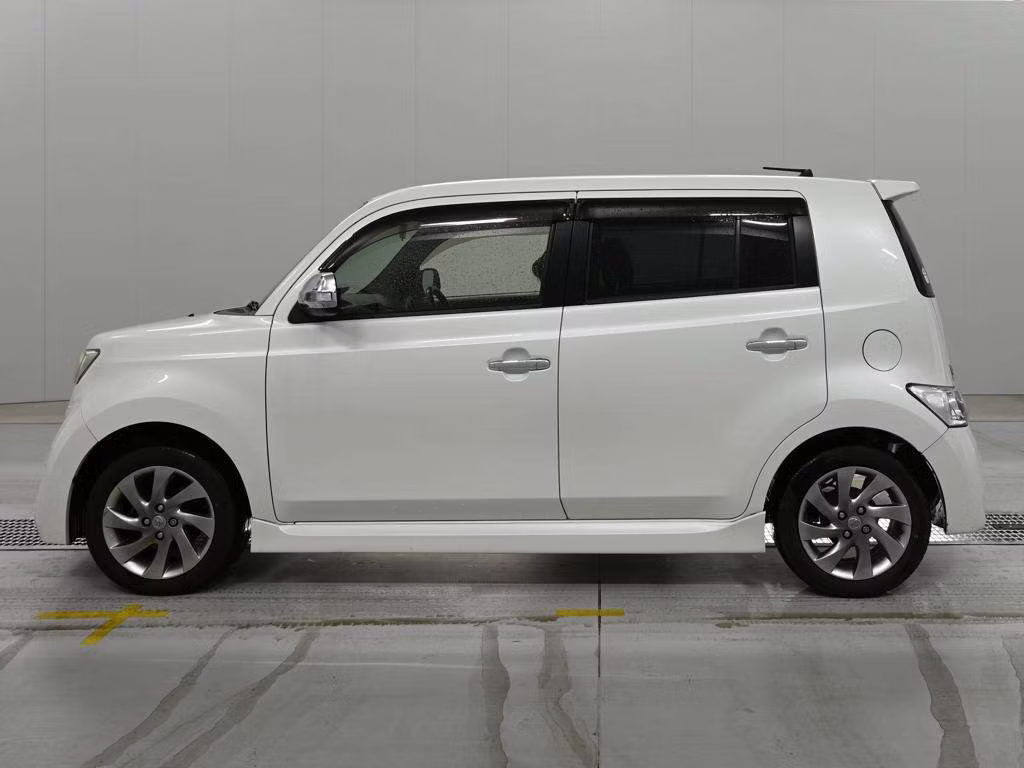 TOYOTA BB