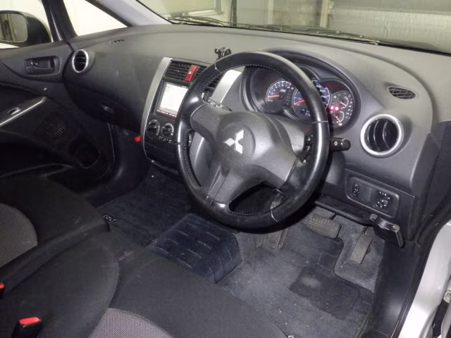 MITSUBISHI COLT PLUS