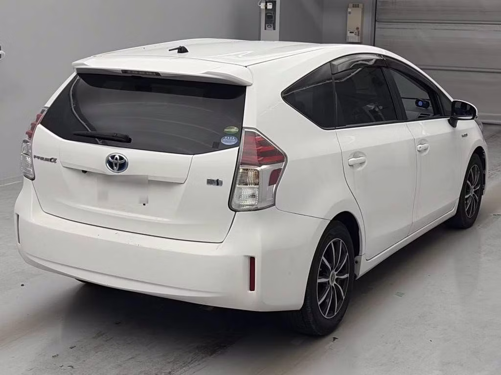 TOYOTA PRIUS ALPHA