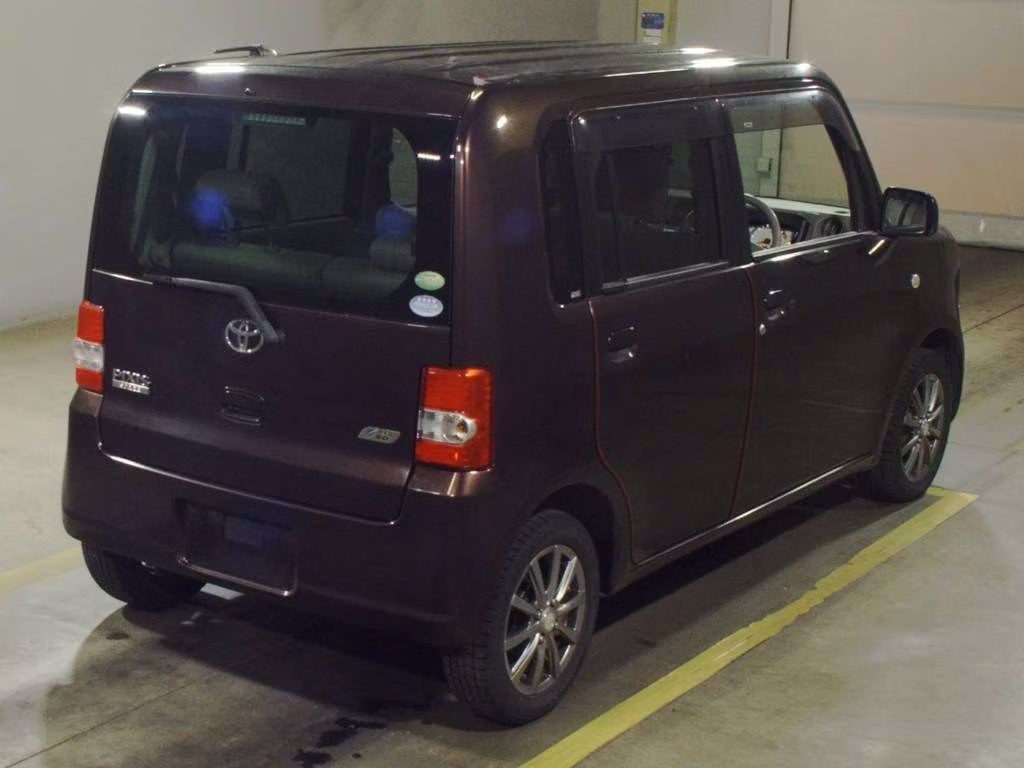 TOYOTA PIXIS SPACE