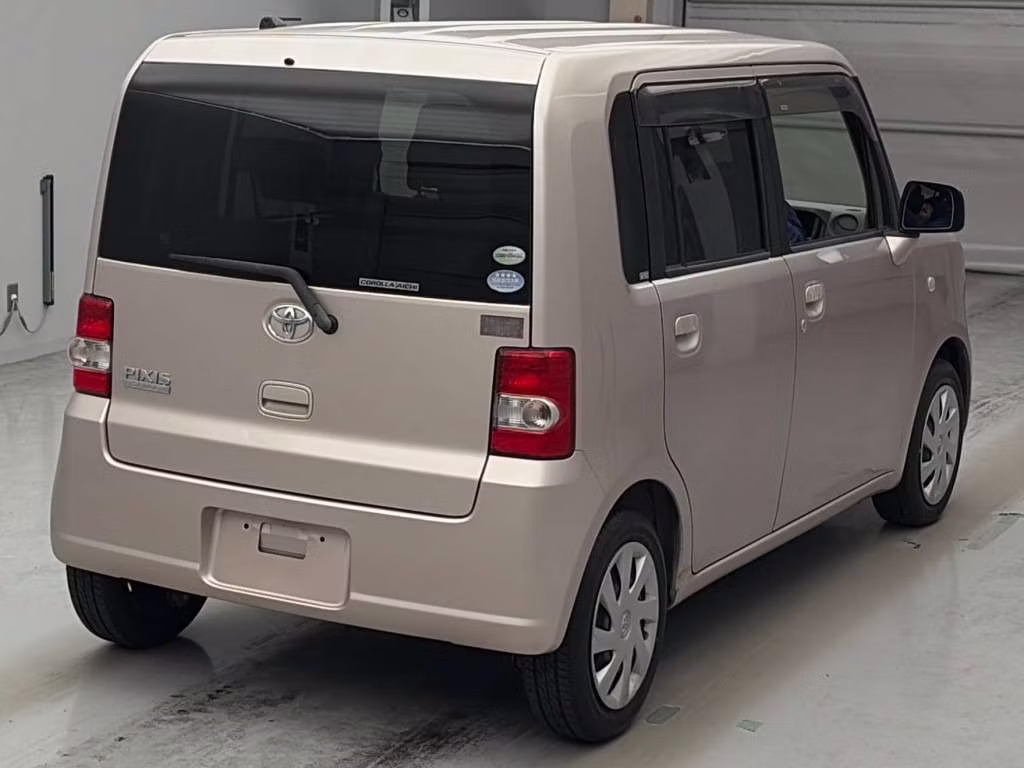 TOYOTA PIXIS SPACE