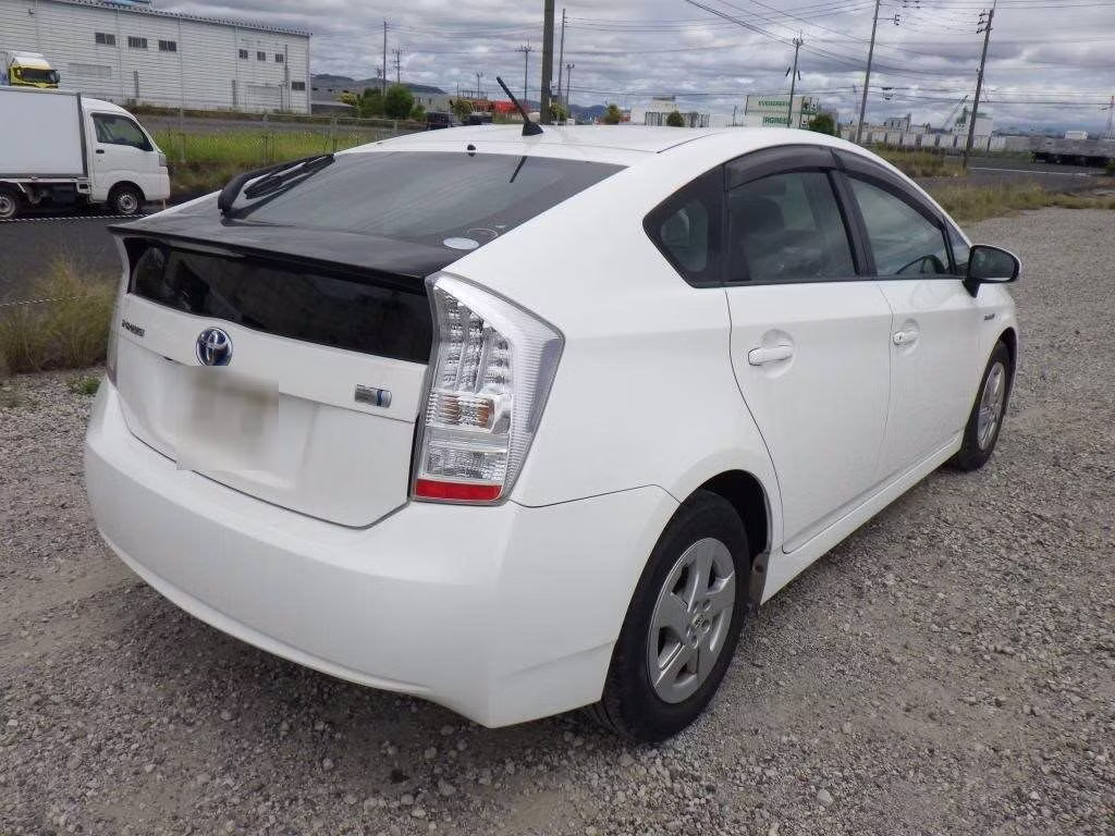 TOYOTA PRIUS