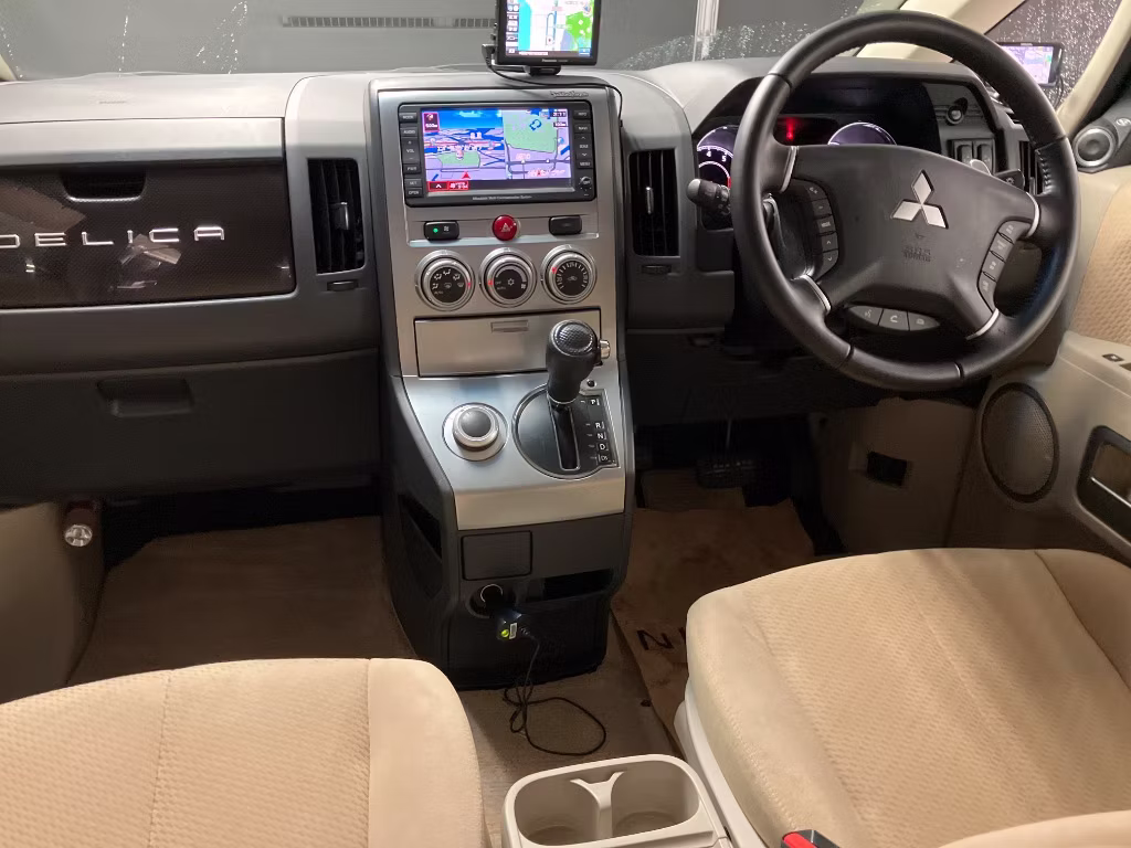 MITSUBISHI DELICA D:5