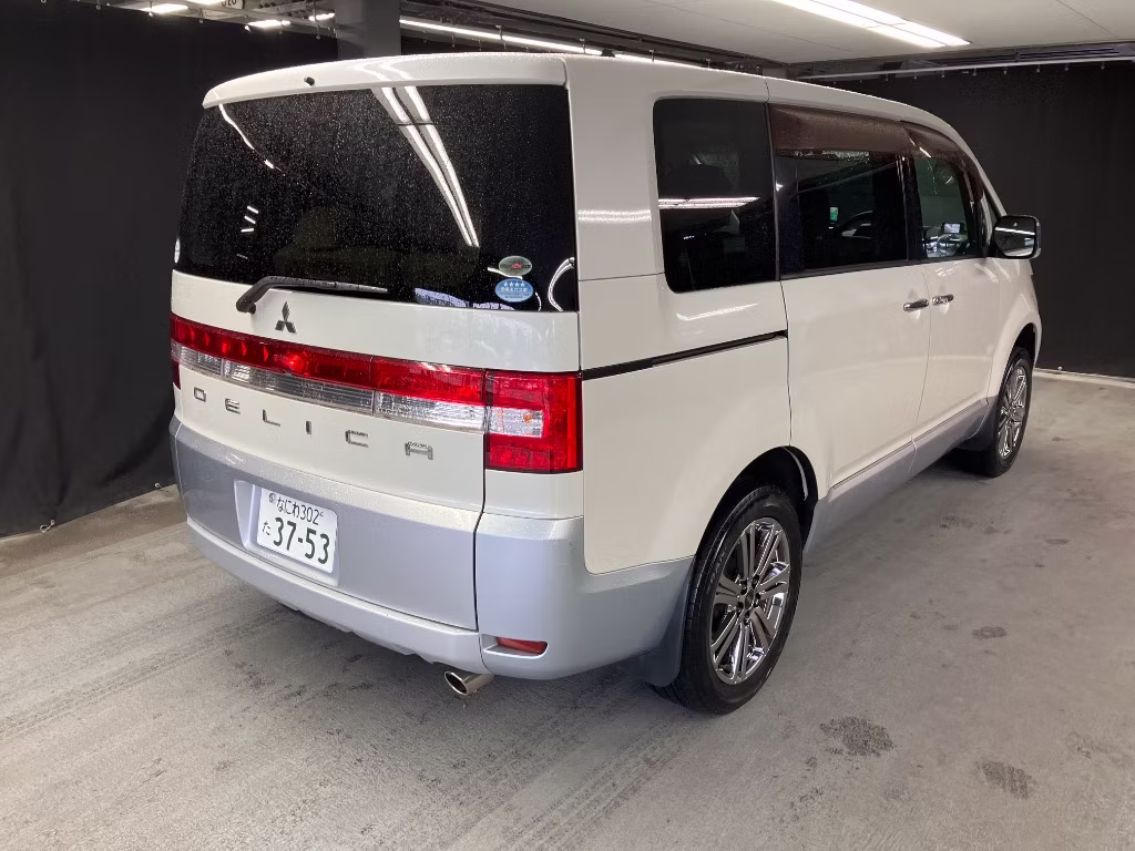 MITSUBISHI DELICA D:5