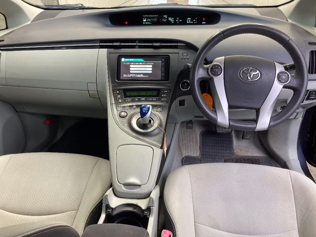 TOYOTA PRIUS