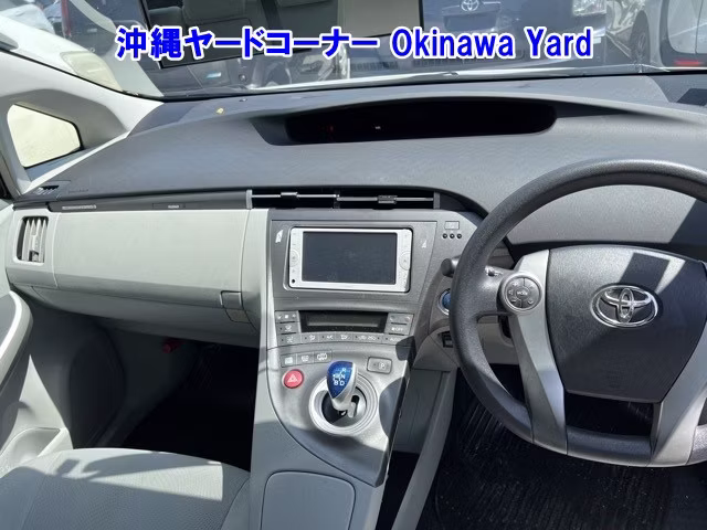 TOYOTA PRIUS PHV