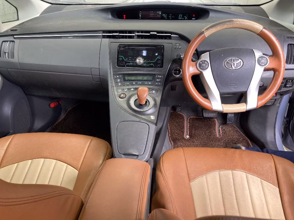 TOYOTA PRIUS