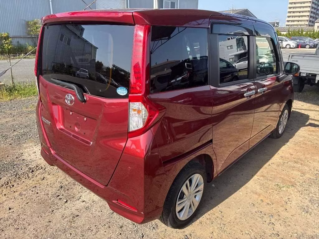 TOYOTA ROOMY