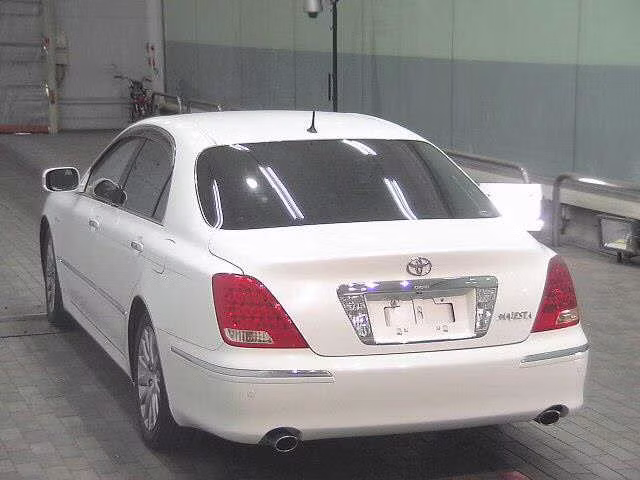 TOYOTA CROWN MAJESTA