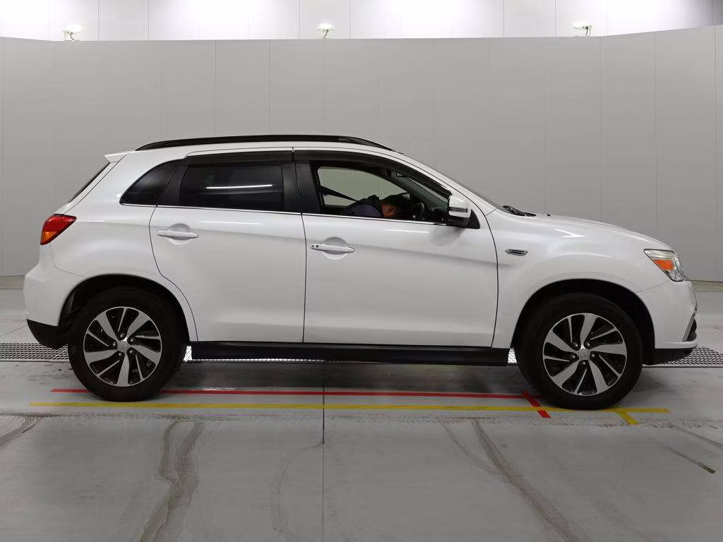 MITSUBISHI RVR