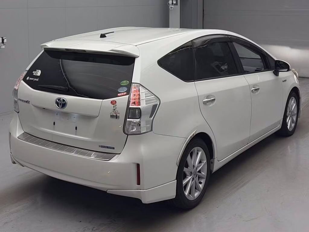 TOYOTA PRIUS ALPHA