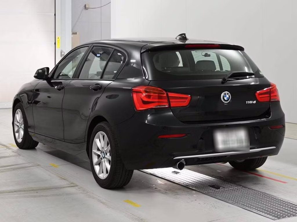 BMW 1-SERIES