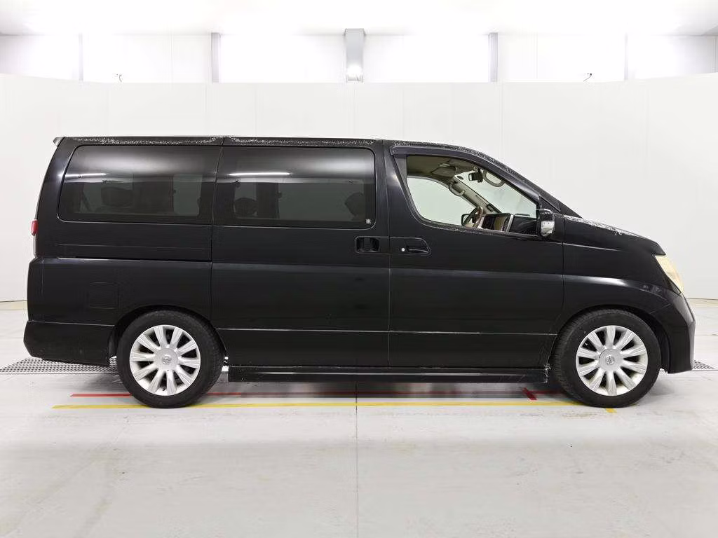 NISSAN ELGRAND