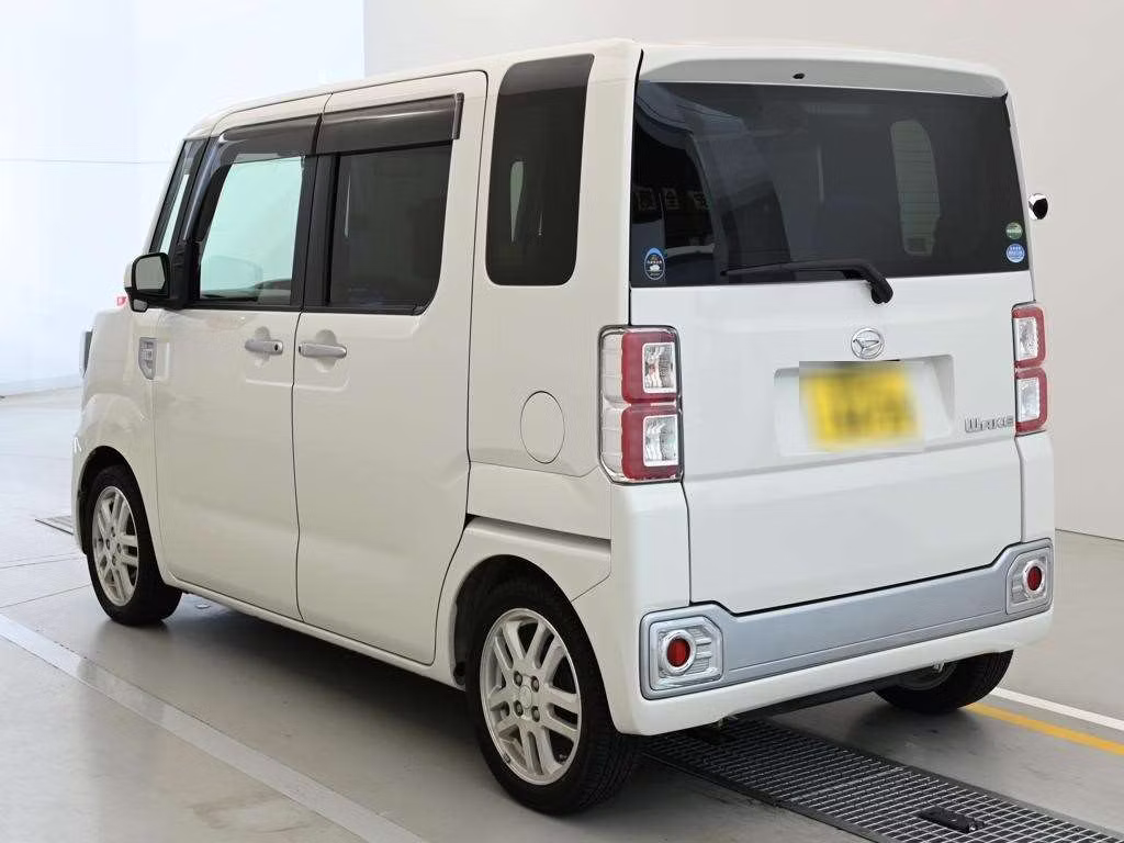 DAIHATSU WAKE