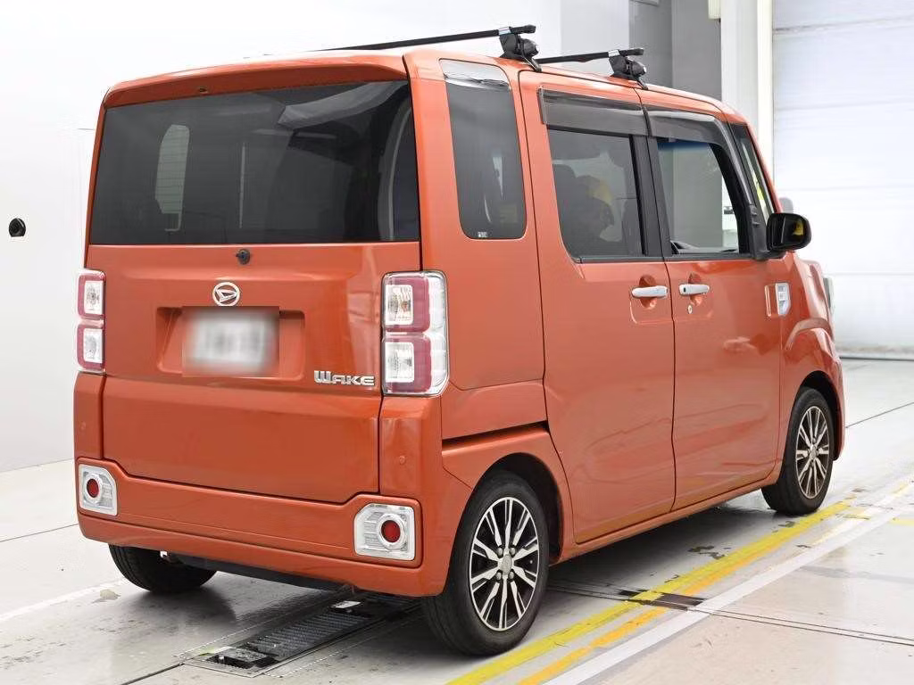 DAIHATSU WAKE