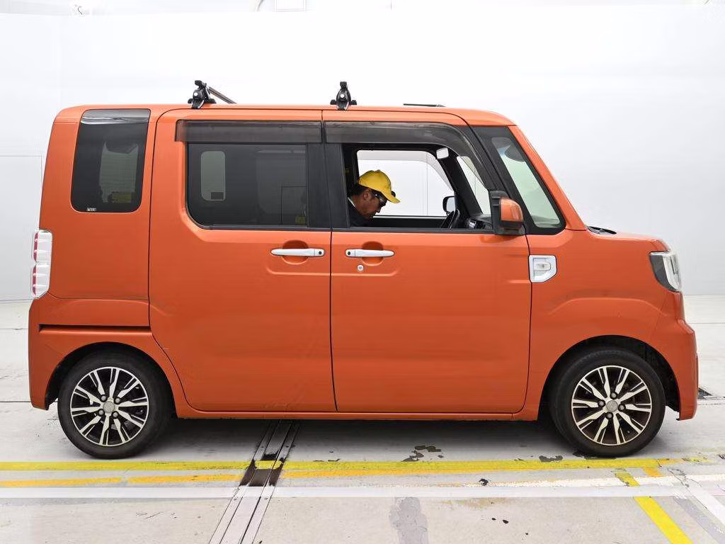 DAIHATSU WAKE