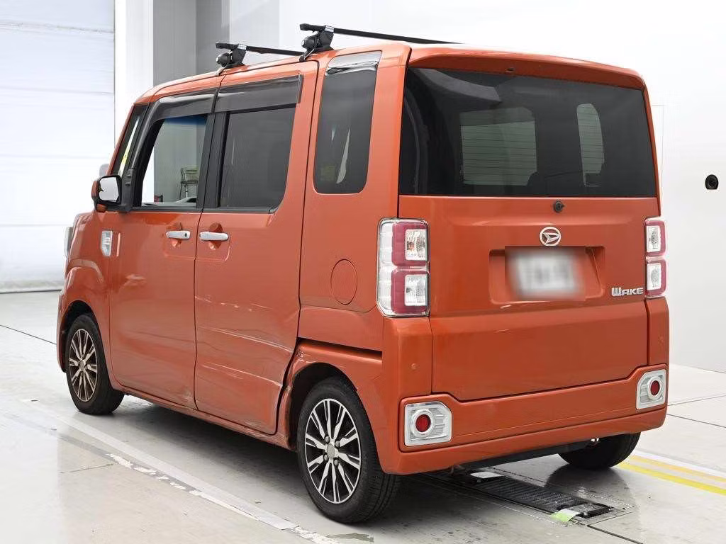 DAIHATSU WAKE