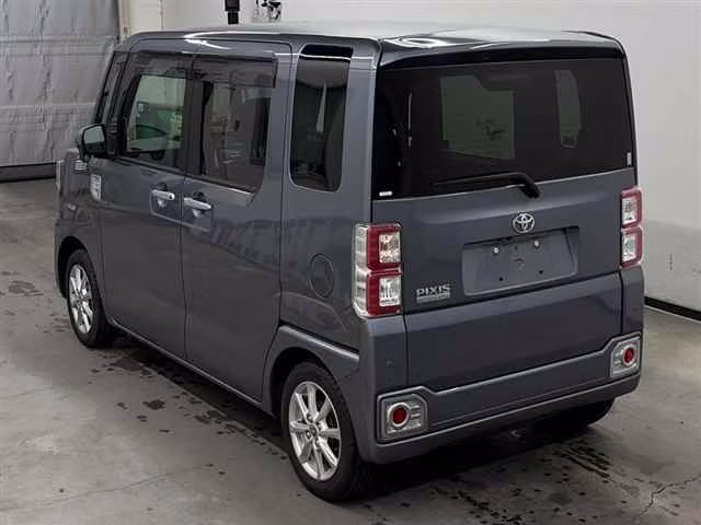TOYOTA PIXIS MEGA