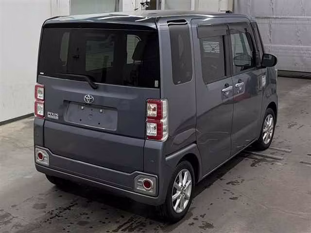 TOYOTA PIXIS MEGA