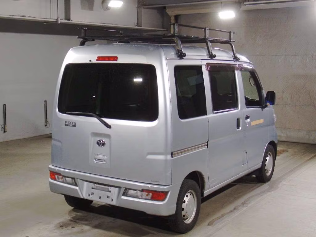 TOYOTA PIXIS VAN