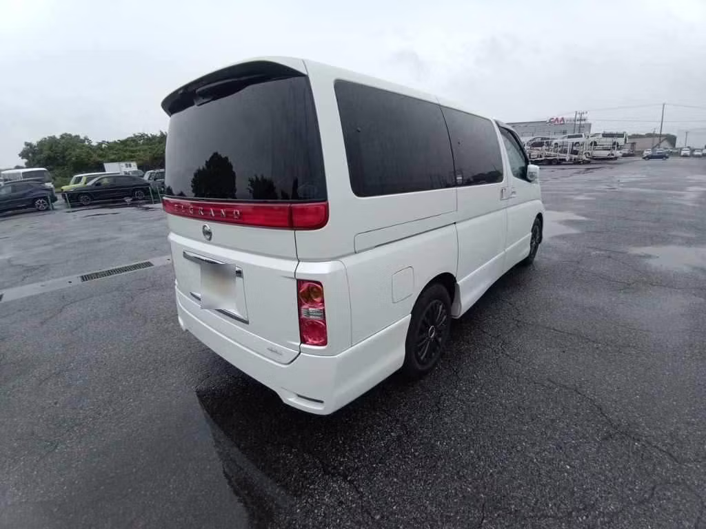 NISSAN ELGRAND