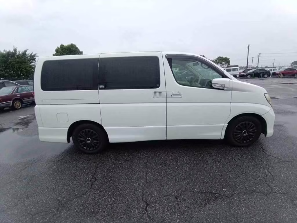 NISSAN ELGRAND