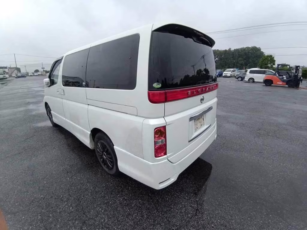 NISSAN ELGRAND
