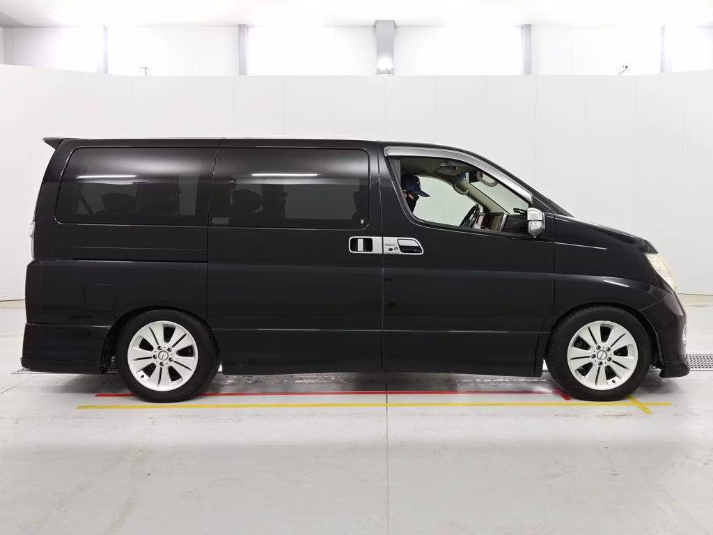 NISSAN ELGRAND