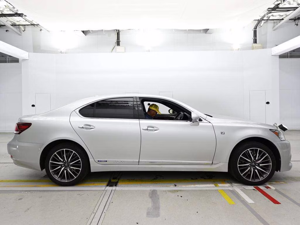 LEXUS LS600H