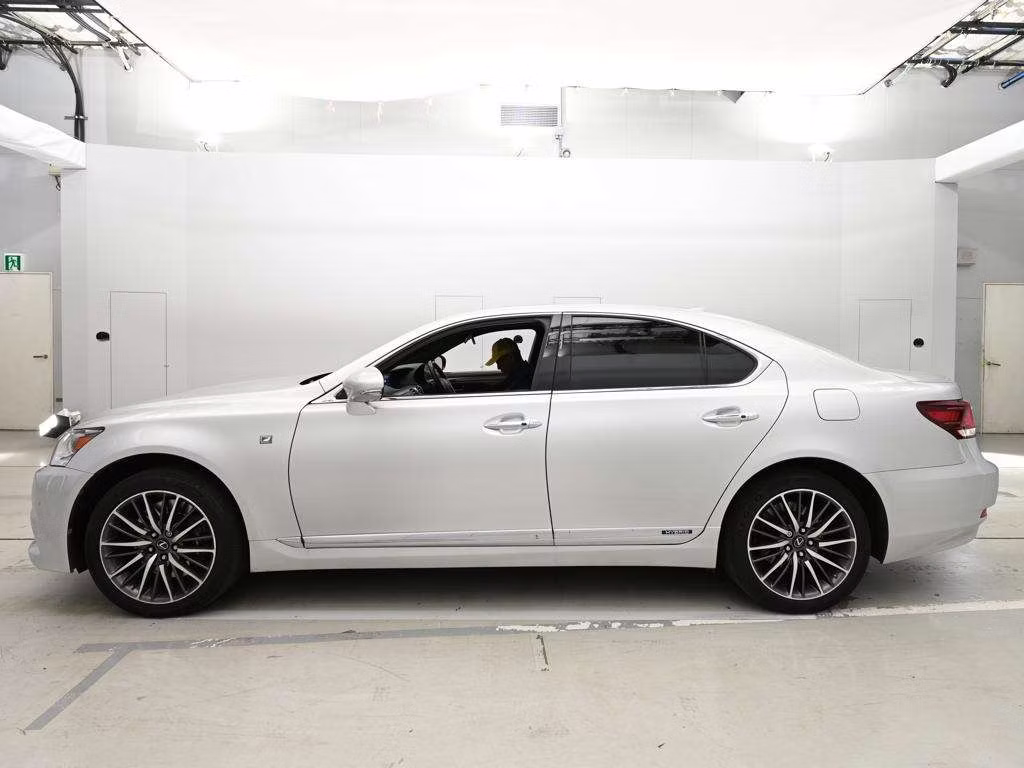 LEXUS LS600H