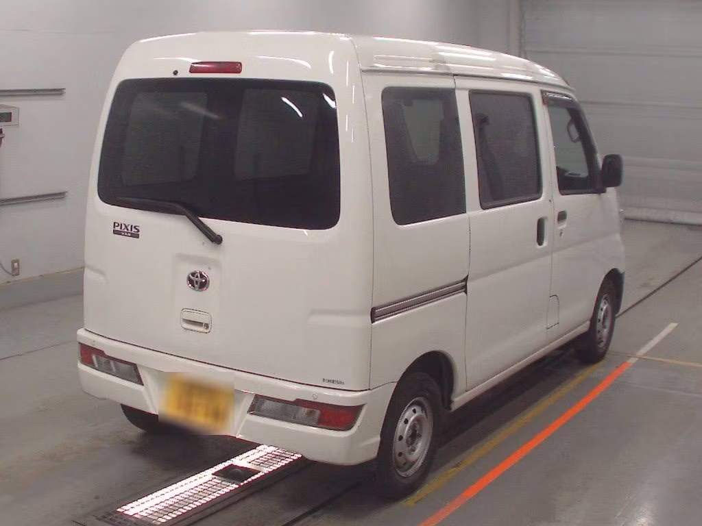 TOYOTA PIXIS VAN