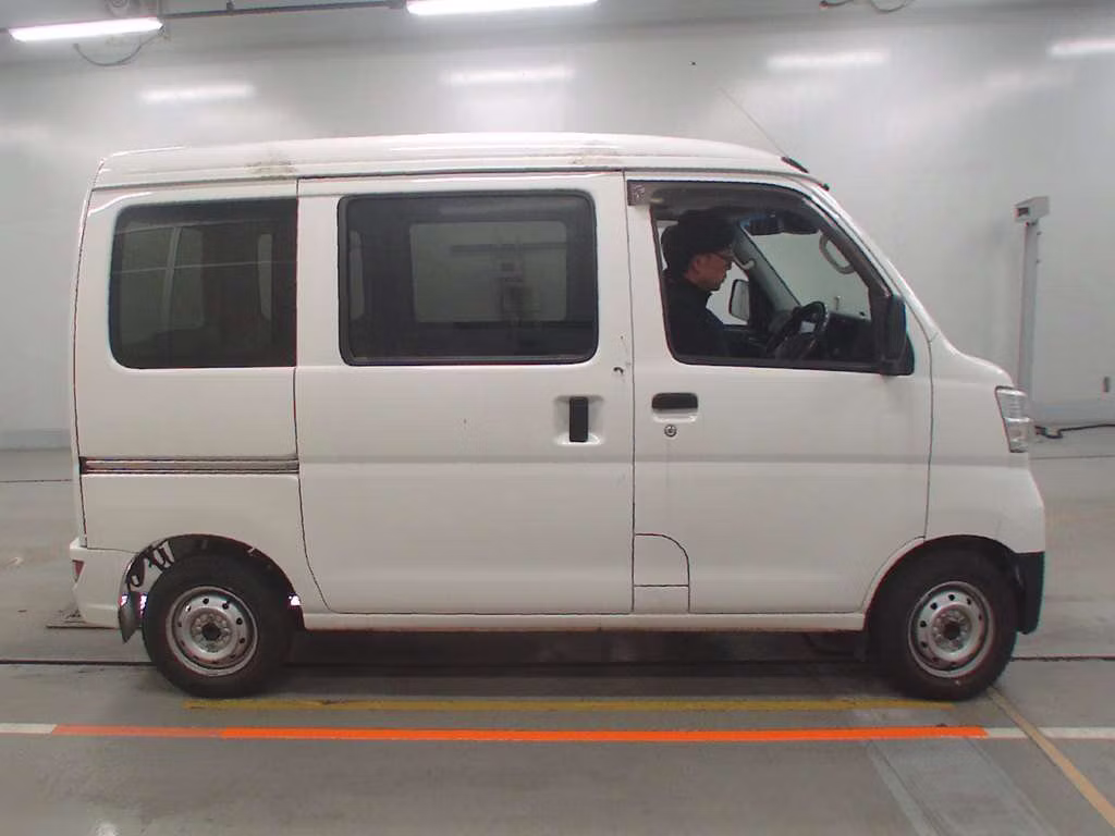 TOYOTA PIXIS VAN