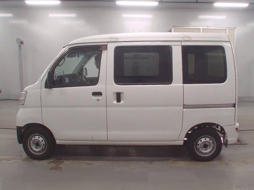 TOYOTA PIXIS VAN