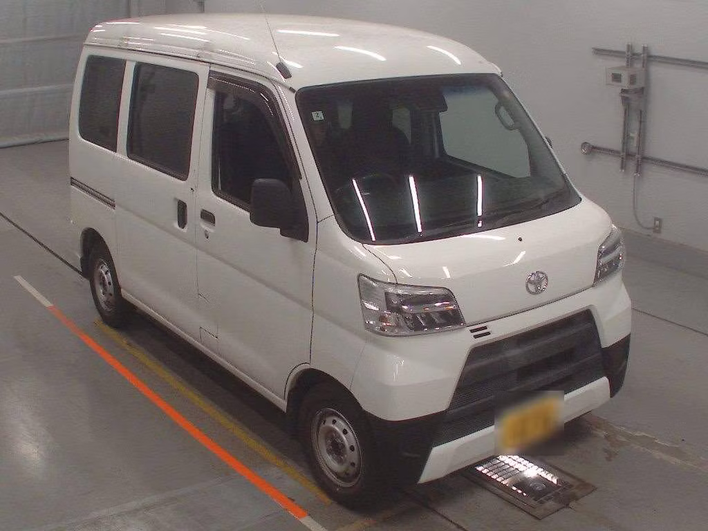 TOYOTA PIXIS VAN