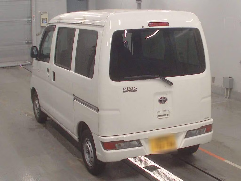 TOYOTA PIXIS VAN