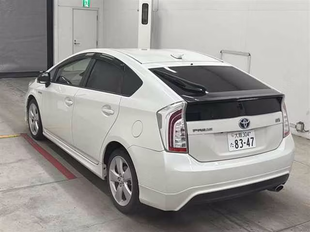 TOYOTA PRIUS