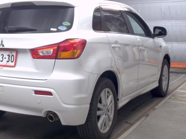 MITSUBISHI RVR